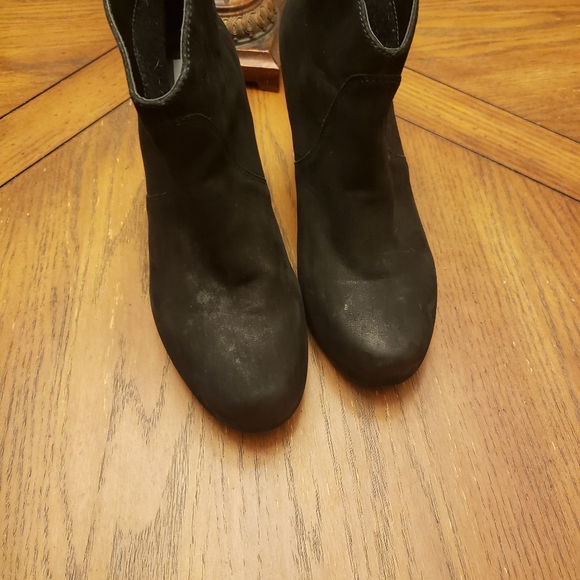 Women's Shoes - Picture 4 of 5